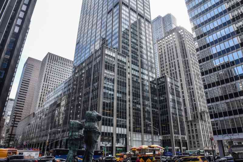 Edificio insignia de Trump en el 1290 de la Avenida de las Américas en Nueva York, su activo más valioso